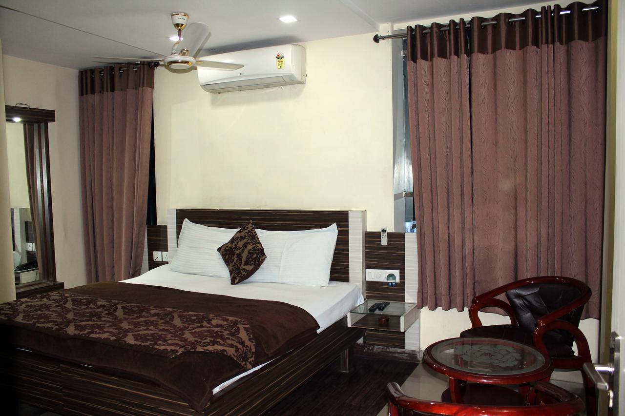 Hotel Swayam Jabalpur Ngoại thất bức ảnh
